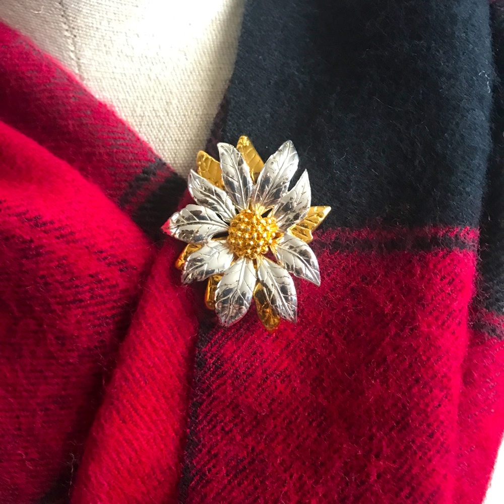 Two-Tone Flower Vintage Brooch Pin